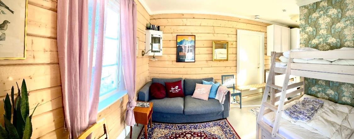 Scenic Small Guesthouse On Horse Farm By The Lake Froso Exterior foto
