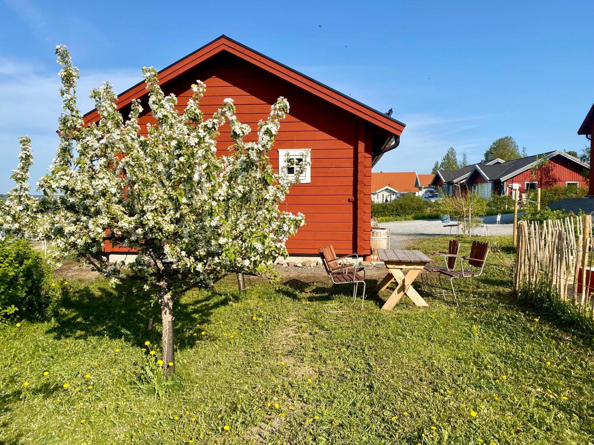 Scenic Small Guesthouse On Horse Farm By The Lake Froso Exterior foto